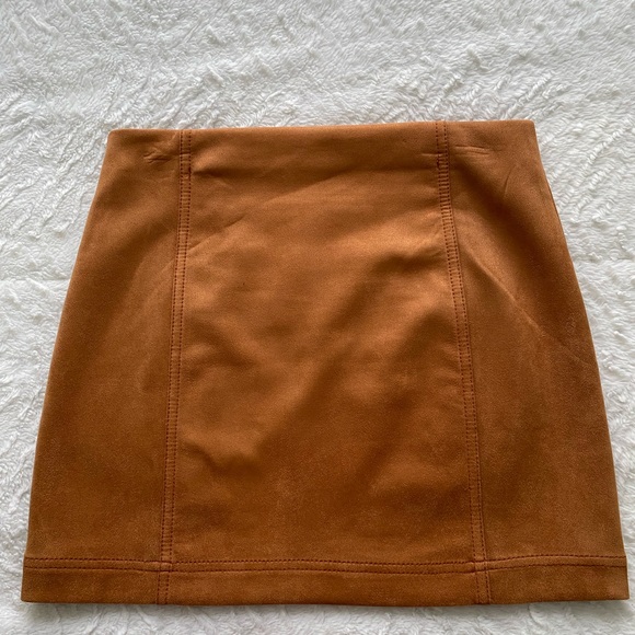 Suede skirt - Picture 2 of 2